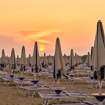 Sea View Spectacular Beachfront - Place With Umbrella Included Lejlighed Bibione